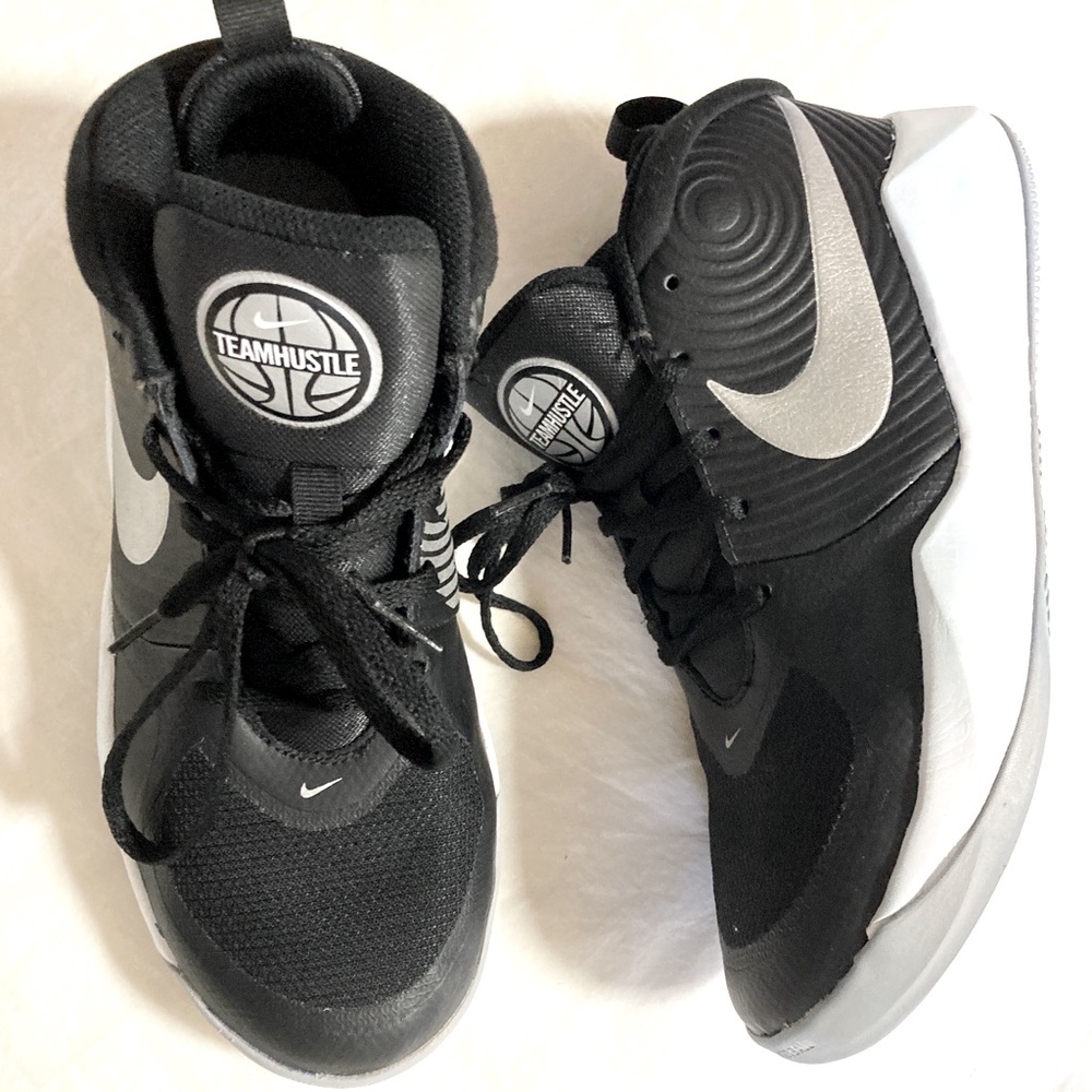 Nike Youth Team hustle Black Athletic Sneakers Size 6Y